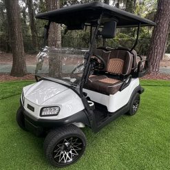 Club Car® 2021 Tempo · 2026 Overhaul® 4 seater Lithium ION Non-lifted