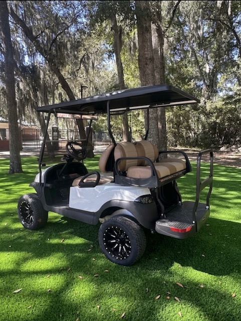 Club Car® 2023 Tempo · 2026 Full Refurb® 4 seater Lithium ION Lifted - Image 4