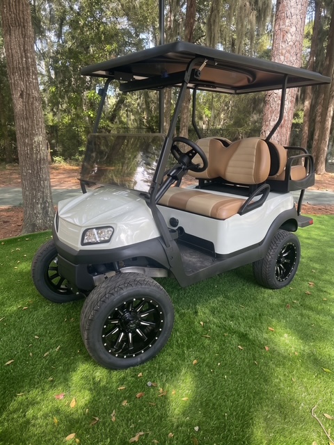 Club Car® 2023 Tempo · 2026 Full Refurb® 4 seater Lithium ION Lifted